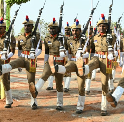 பயிற்சி பள்ளியில் காவலர்களின் பயிற்சி நிறைவு அணிவகுப்பு