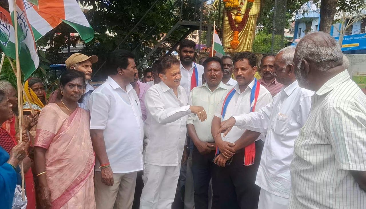 குன்னூர் நகர காங்கிரஸ் கட்சி சார்பில் காமராஜர் பிறந்த நாள் விழா கொண்டாடப்பட்டது