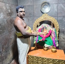 ஆடி முதல் வெள்ளி.  தெய்வம் இதழ் வாசகர்கள் சங்கல்பம்.. நாமாவளி அர்ச்சனை!!