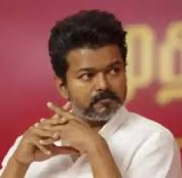 தவெகவில் அதிக உறுப்பினர்களை சேர்க்கும் நிர்வாகிகள் வீட்டுக்கு நேரில் சென்று கவுரவிக்க விஜய் திட்டம்