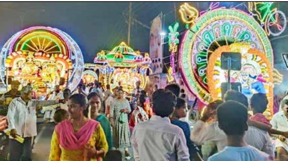 புதுச்சேரி நைனார் மண்டபம் முத்துமாரி அம்மன் வீதிஉலா