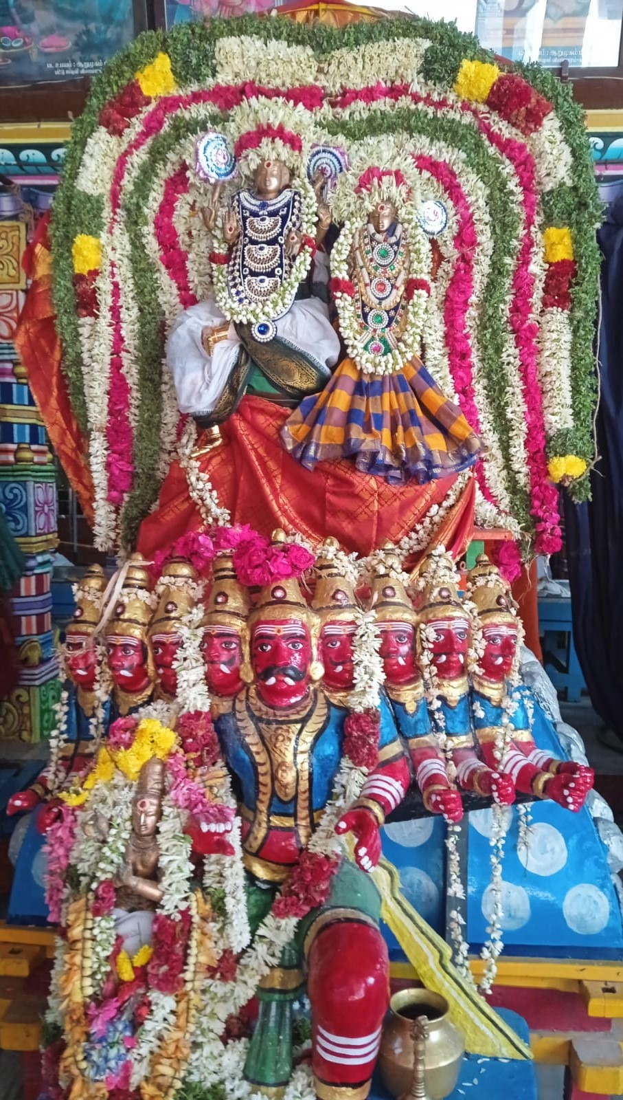 சிறப்பு அலங்காரத்தில் சுந்தராம்பாள் சமேத கைலாசநாதர்