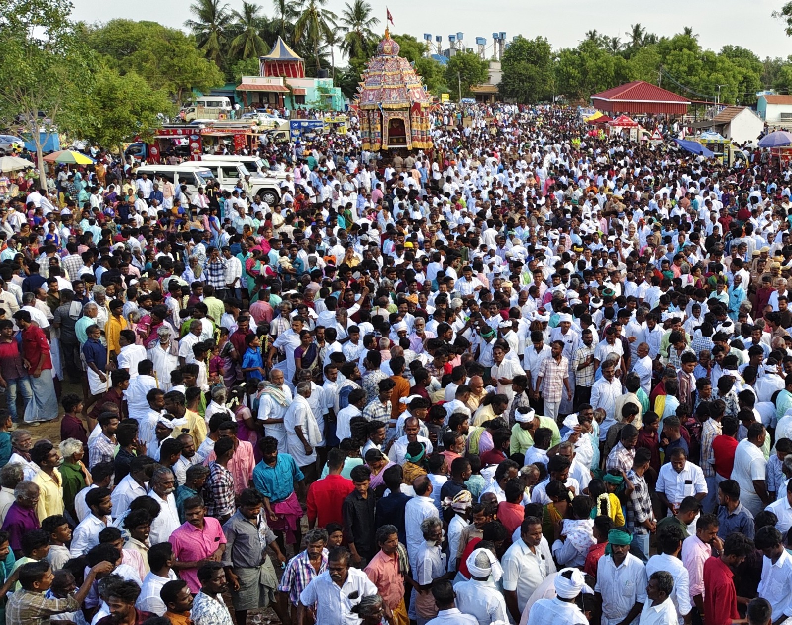 சாக்கோட்டையில் சாக்கை வீரசேகர உமையாம்பிகை கோவில் ஆனித் தேரோட்டம்