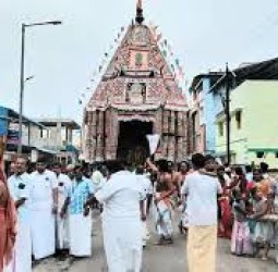 ஆடிப்பூர திருவிழா: திருக்கடையூர் அமிர்தகடேஸ்வரர் கோவிலில் தேரோட்டம்