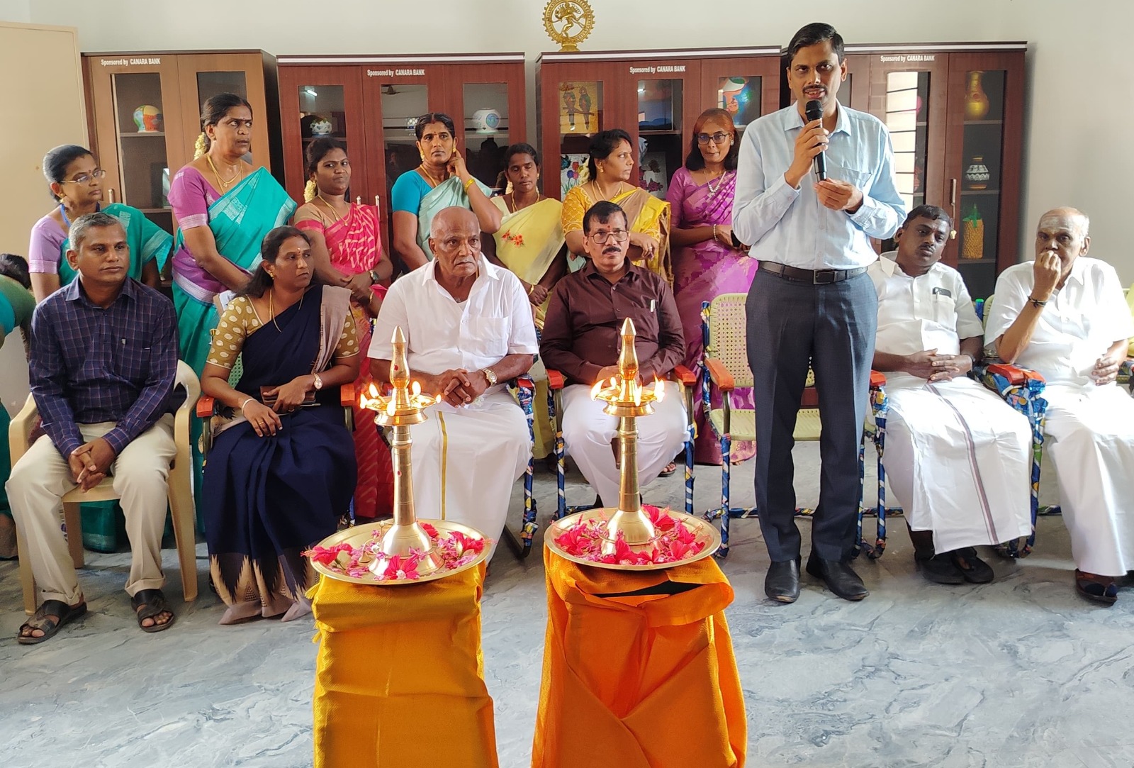 மாணவிகள் உயர்கல்வி தேவைக்கு தூத்துக்குடி கலெக்டரை அணுகலாம்