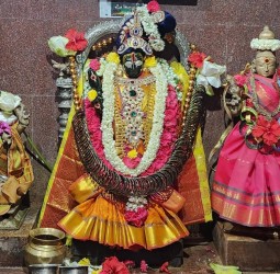 ஆடிப்பூரம் ஸ்ரீ கன்னிகா பரமேஸ்வரி அம்மனுக்கு வளைகாப்பு சிறப்பு வழிபாடு......