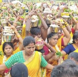 1008 குடங்களில் பாலாபிஷேகம்