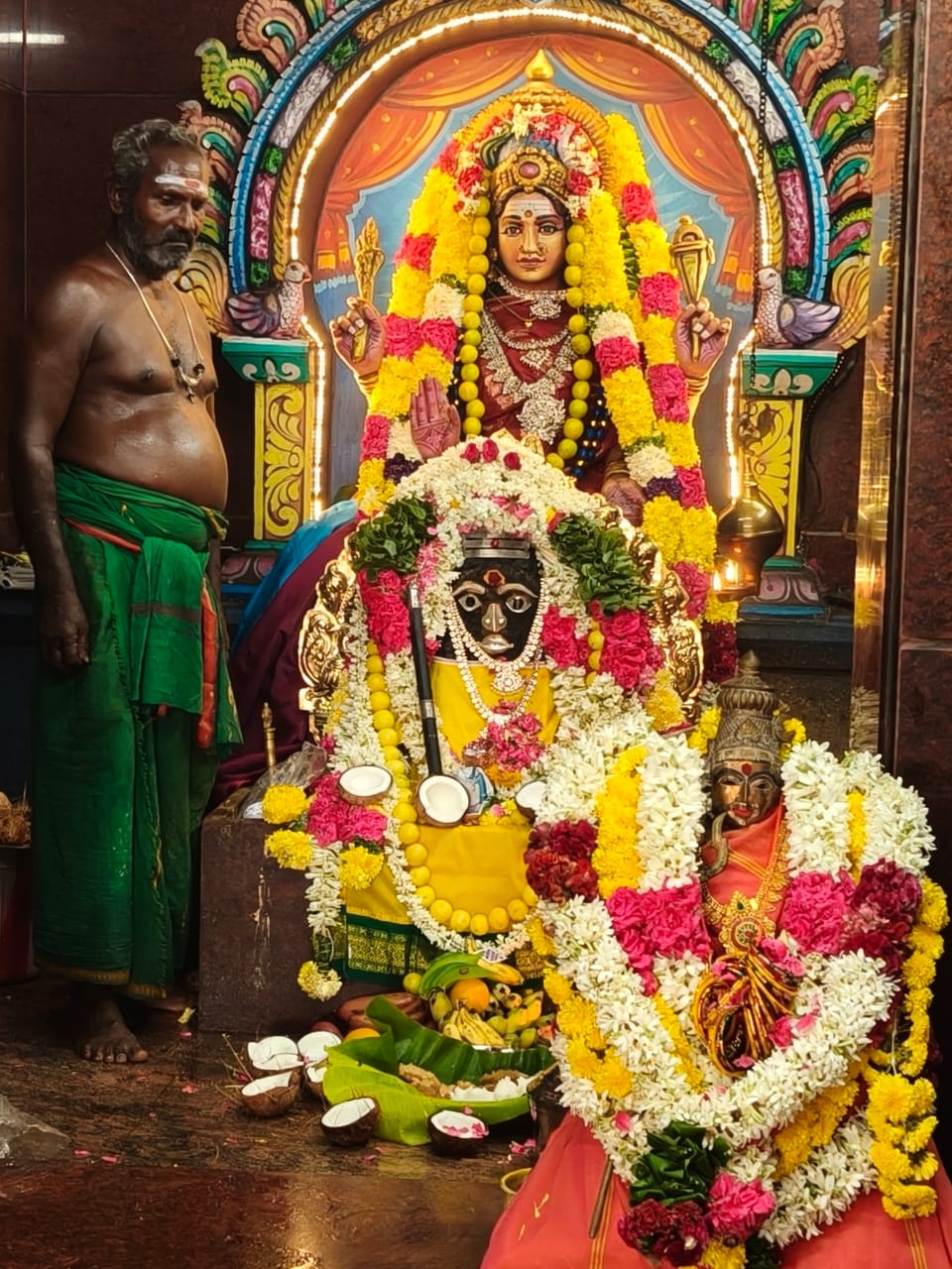 ஆடிப்பூரம் முன்னிட்டு சிறப்பு வழிபாடு.....