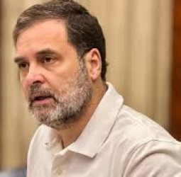 பணக்காரா்களை மேலும் பணக்காரா்களாக்கும் மோடி அரசு’: ராகுல் காந்தி விமா்சனம்