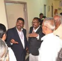 இழப்பீடு வழங்காததால் கோவை ஆட்சியர் அலுவலகத்தில் ஜப்தி நடவடிக்கை