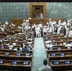 நாடாளுமன்ற இரு அவையிலும் எதிர்க்கட்சியினர் 2-ம் நாளாக அமளி