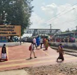 திருவள்ளூரில் கூடுதல் ரயில்களை நிறுத்தகோரி ரயில்வேக்கு 150-க்கும் மேற்பட்ட மின்னஞ்சல்கள் அனுப்பிய பயணிகள்
