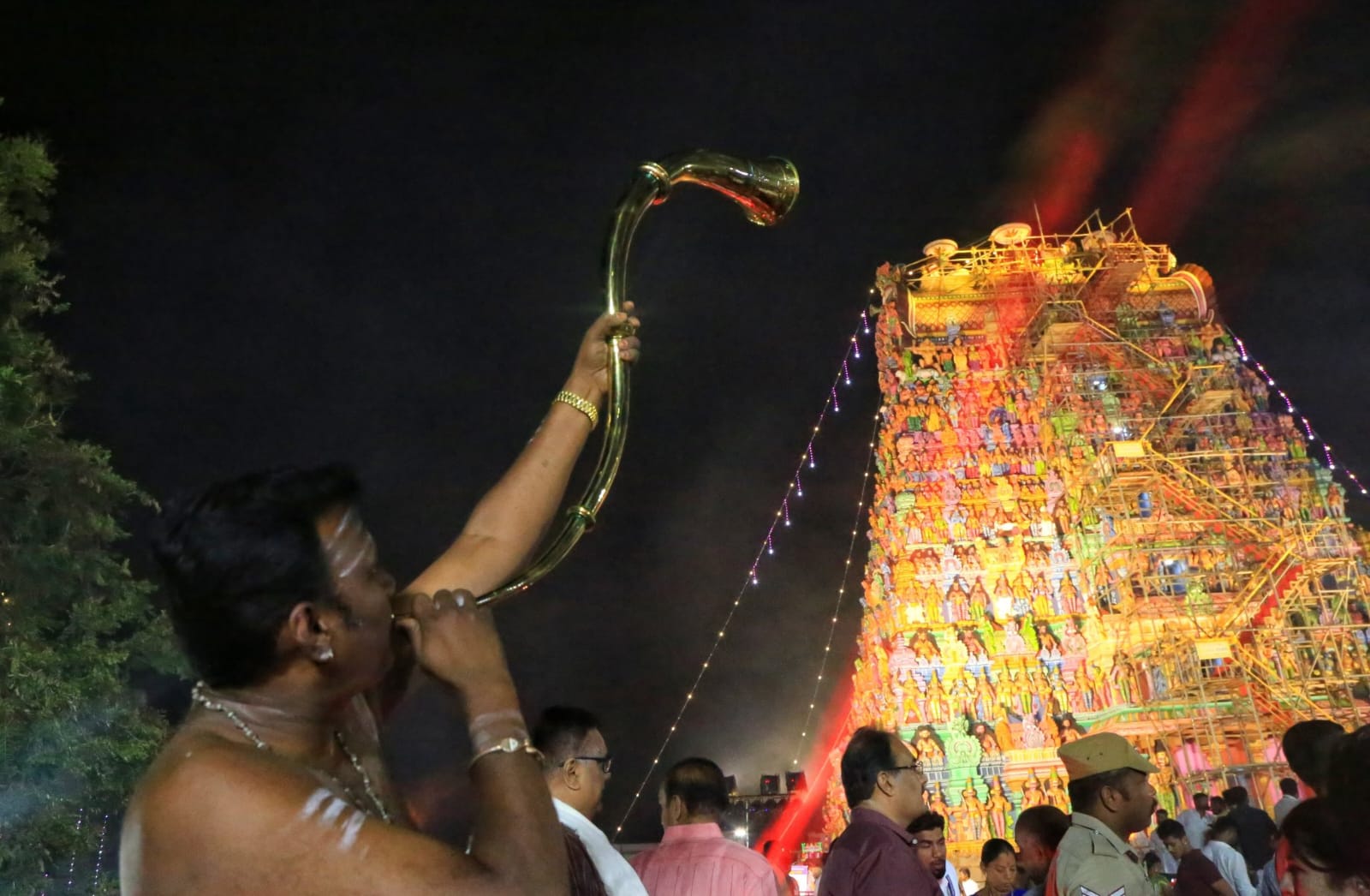 அரோகரா” முழக்கத்துடன் தமிழில் மகா குடமுழுக்கு விழா