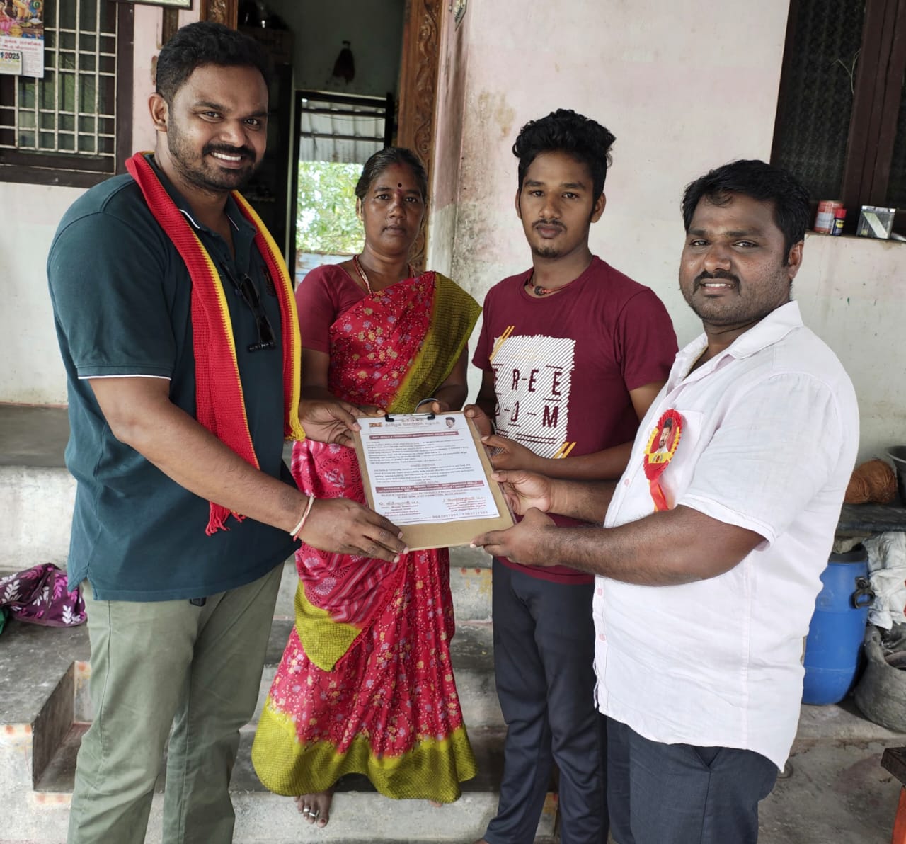 செய்யாறு அருகே தவெக தலைவர் விஜய்யின் 51 வது பிறந்த நாள் விழா முன்னிட்டு 51 பேருக்கு இல்லம் தேடி கல்வி சேவை: