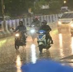 சென்னை, புறநகரில் 2-வது நாளாக பலத்த காற்றுடன் மழை!