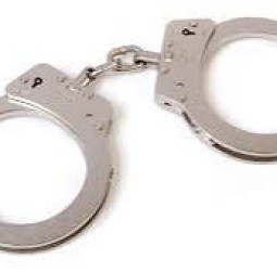 திரைப்படங்களுக்கு பயன்படுத்தும் போலி பணத்தை வங்கியில் செலுத்த முயன்ற 2 பேர் கைது