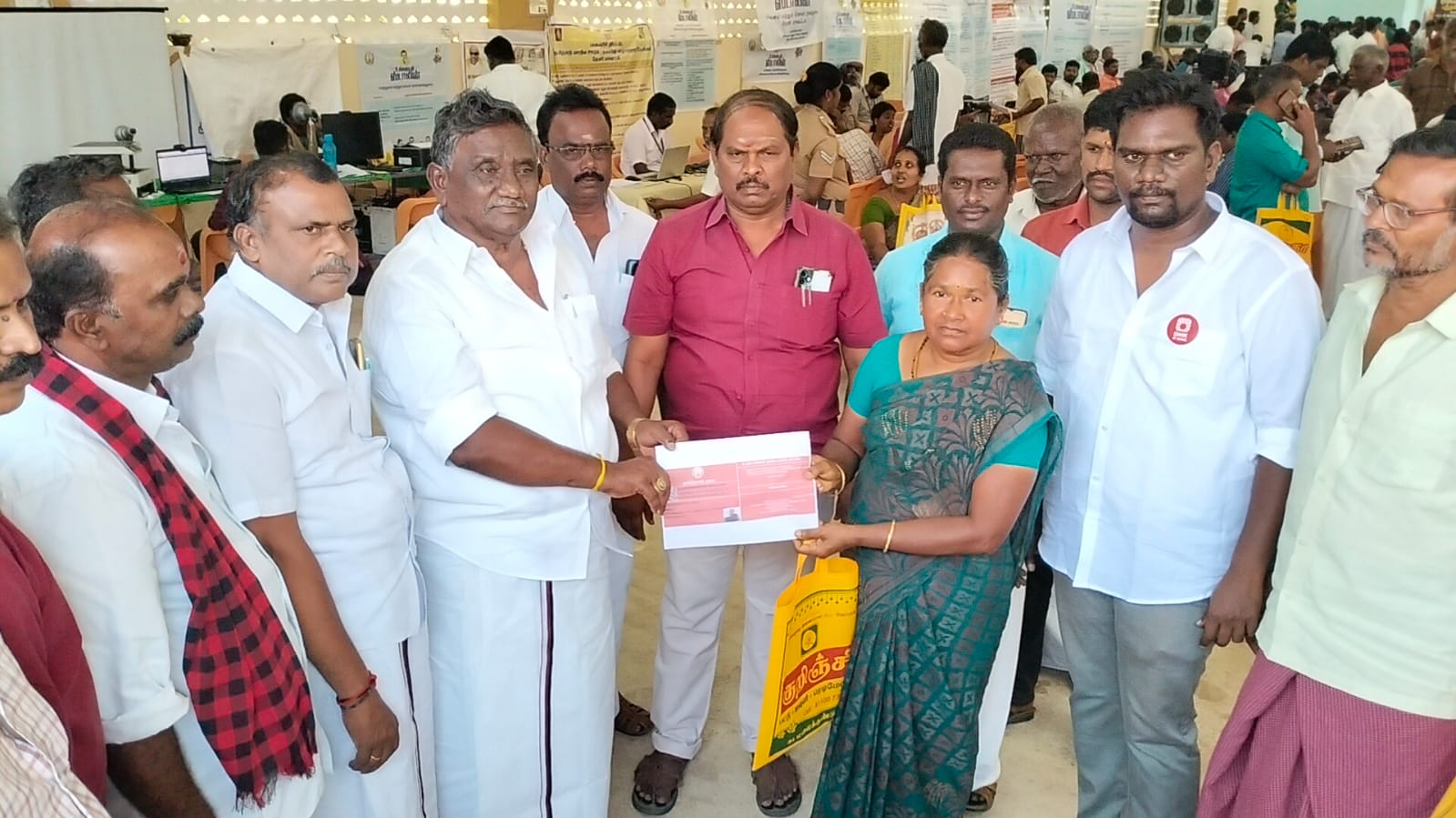 கடமலைக்குண்டு ஊராட்சியில் உங்களுடன் ஸ்டாலின் முகாம் வருவாய் கோட்டாட்சியர் தலைமையில் நடைபெற்றது