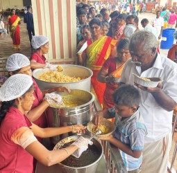 பழனி மலைக் கோவிலில் நாள் முழுவதும் பிரசாதம்