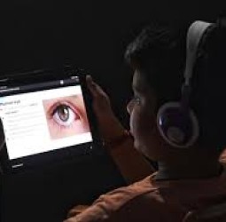 பரிந்துரைக்கப்பட்ட வரம்பைவிட செல்போனில் 2 மடங்கு நேரம் செலவிடும் இந்திய குழந்தைகள்!