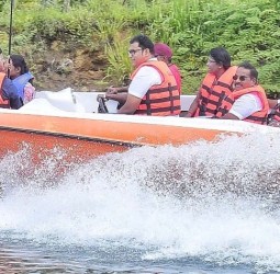 தாமரை குளத்தில் தொழிற்பேட்டை அமைவதற்கான இடத்தை அமைச்சர் டிஆர்பி ராஜா பார்வையிட்டார்