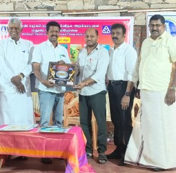 மனிதநேய மாமணி விருது பெற்ற ஆசிரியர் நூருல்லாஹ்