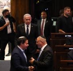 மற்றொரு கட்சியும் விலகியதால் இஸ்ரேல் அரசுக்கு நெருக்கடி