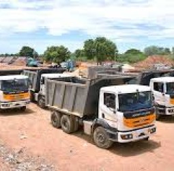 சட்டவிரோத மணல் விற்பனையால் அரசுக்கு ரூ.25,000 கோடி இழப்பு: நடவடிக்கை கோரும் லாரி உரிமையாளர்கள்