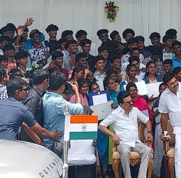 முதலமைச்சர் ஸ்டாலின், நேற்று தலைமைச் செயலகத்துக்கு வருகை