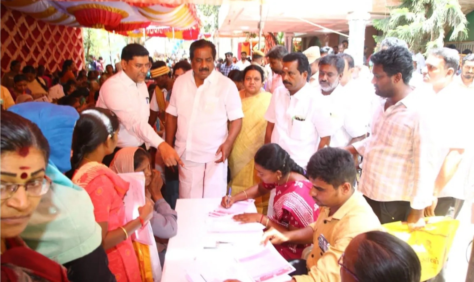 உங்களுடன் ஸ்டாலின்' சிறப்பு முகாமினை, அமைச்சர் மூர்த்தி தொடங்கி வைத்து , பார்வையிட்டார்