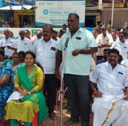 நியாயவிலைக் கடை பணியாளர்கள் ஆறு அம்ச கோரிக்கைகளை வலியுறுத்தி காத்திருப்பு போராட்டம்