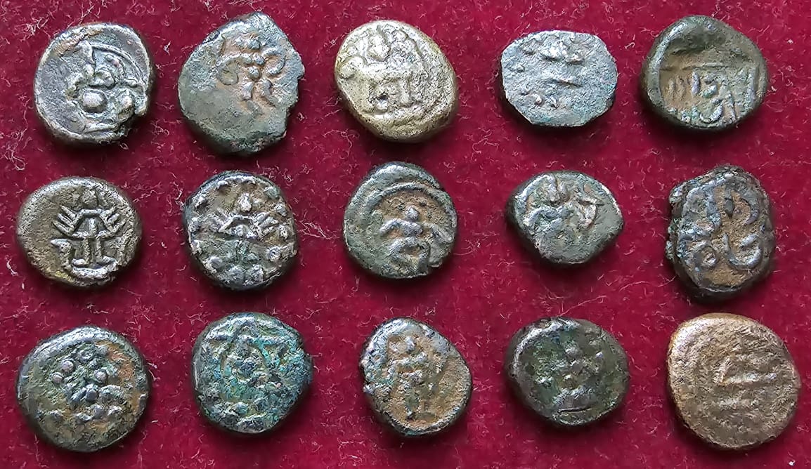 ஆற்காடு நவாப் காசுகளில்   இந்து தெய்வ உருவங்கள்