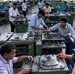 தொழிலாளர்களின் தினசரி வேலைநேரம் 10 மணி நேரமாக அதிகரிப்பு! தெலங்கானா அரசு உத்தரவு