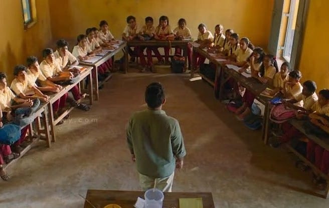 பள்ளிகளில் இனி கடைசி பெஞ்ச் கிடையாது- 'ப' வடிவில் இருக்கை •பள்ளிக்கல்வி இயக்குநர் அறிவுறுத்தல்