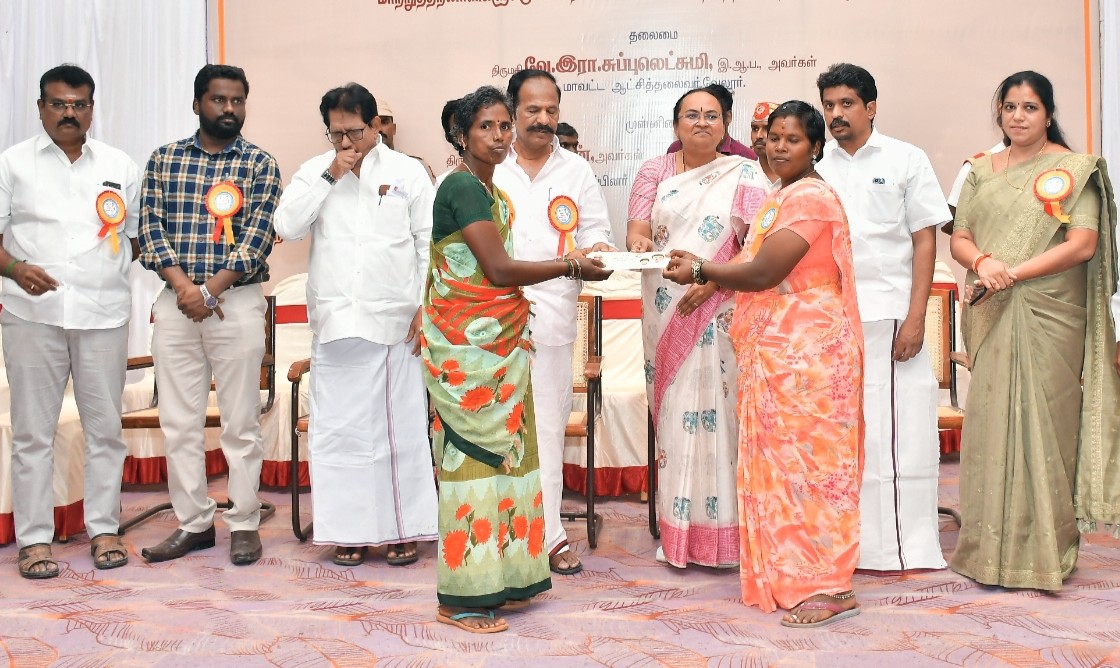 வேலூர் , ஆற்காடு சட்டப்பேரவை தொகுதிக்கு உட்பட்ட பயனாளிகளுக்கு நலத்திட்ட உதவி