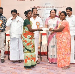 வேலூர் , ஆற்காடு சட்டப்பேரவை தொகுதிக்கு உட்பட்ட பயனாளிகளுக்கு நலத்திட்ட உதவி