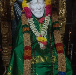 ஸ்ரீசத்குரு சாய்பாபா தியான ஆலயத்தில் வியாழக்கிழமை காலை சிறப்பு அலங்காரம்