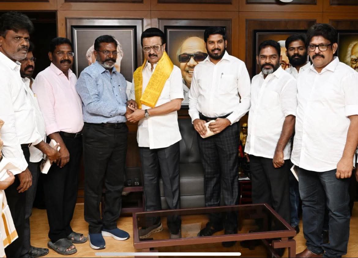 அதிமுக கூட்டணியில் குழப்பம்-தலைமை யார்?திருமாவளவன் கேள்வி
