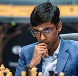 ப்ரீஸ்டைல் கிராண்ட்ஸ்லாம் செஸ் போட்டி; மீண்டும் கார்ல்சனை தோற்கடித்தார் பிரக்ஞானந்தா