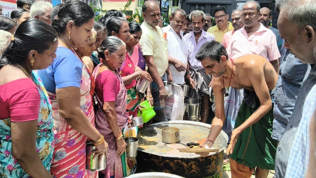 ஆடிமாத கூழ்அமுது ஊற்றும் நிகழ்வு