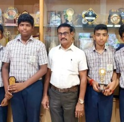 நாமக்கல்லில் இறகுப்பந்து போட்டியில்  குறிஞ்சி பள்ளி மாணவர்கள் சாதனை