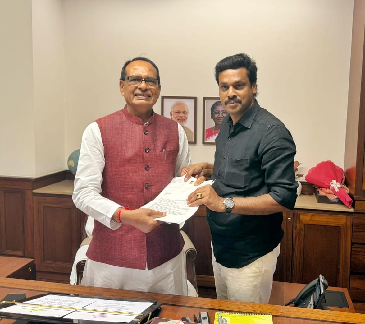 சிவராஜ் சிங் சவுகானிடம், தஞ்சாவூர் எம்.பி. ச.முரசொலி நேற்று மனு