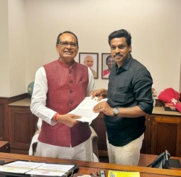 சிவராஜ் சிங் சவுகானிடம், தஞ்சாவூர் எம்.பி. ச.முரசொலி நேற்று மனு