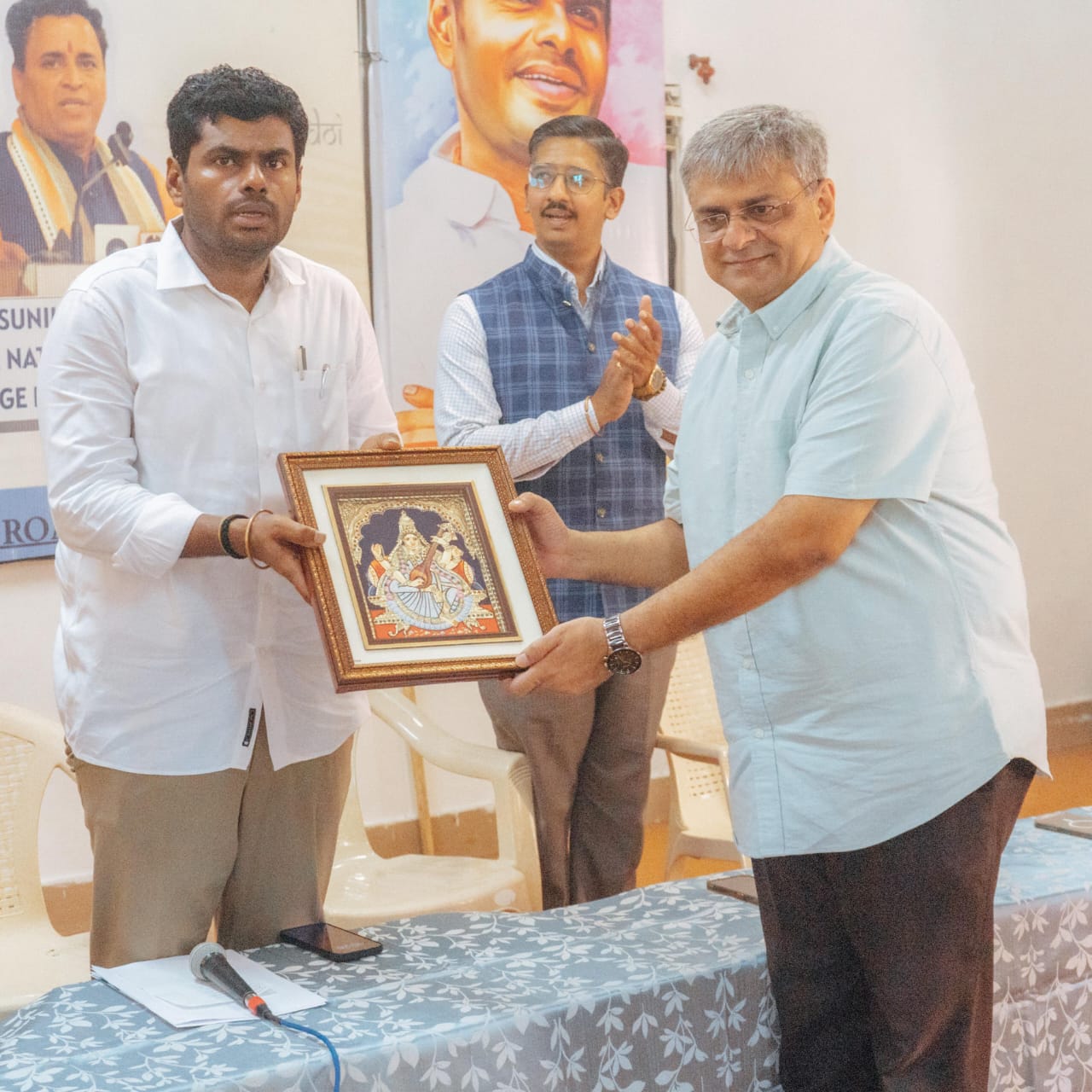 அதிகாரம் கிடைத்தால், ரெய்டு நடத்தாதவரே சிறந்த தலைவர்..! • அண்ணாமலை சொல்கிறார்