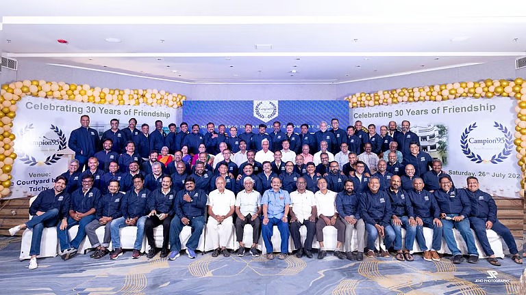 1995ம் ஆண்டு படித் மாணவர்கள் 30 ஆண்டுகளுக்கு பிறகு சந்தித்த நிகழ்வு