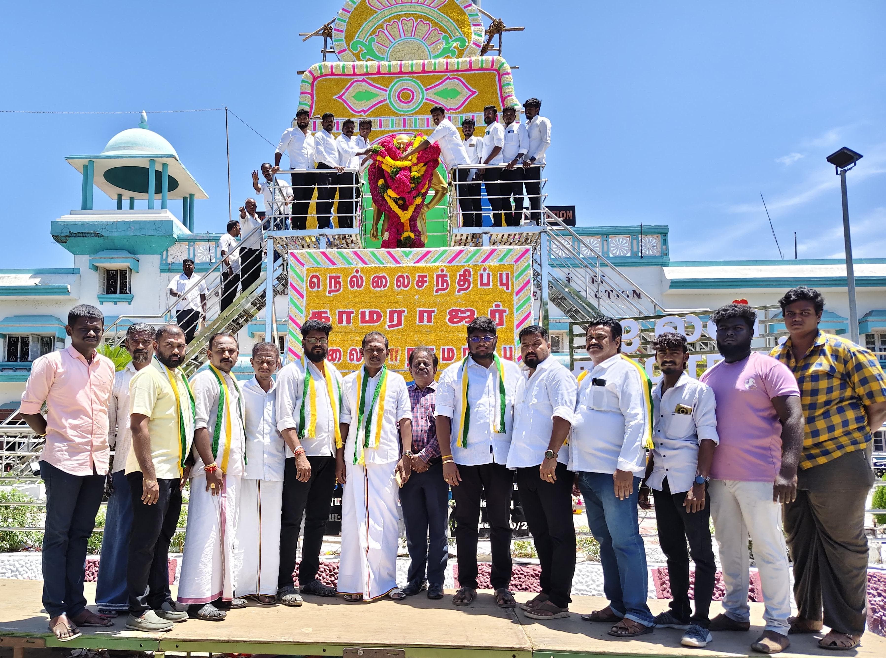 நெல்லை சந்திப்பில் காமராஜர் சிலைக்கு மாலை அணிவித்த வழக்கறிஞர் ஆறுமுகராஜ் "