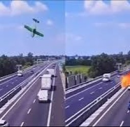 இத்தாலியில் சாலையில் திடீரென விழுந்து தீப்பிடித்த சிறிய ரக விமானம்: 2 பேர் பலி