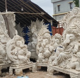ஓசூரில் விநாயகர் சதூர்த்தியையொட்டி விநாயகர் சிலைகள் தயாரிக்கும் பணி