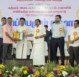 முப்பெரும் விழாவில் தலைமை ஆசிரியருக்கு அண்ணா தலைமைத்துவ விருது