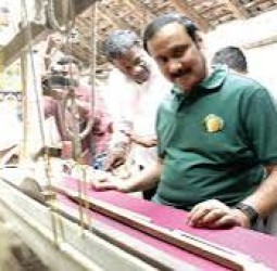 காஞ்சியில் நடைபயணம்: நெசவாளரிடம் குறைகளை கேட்டறிந்த அன்புமணி