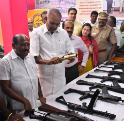 அரசுப் பொருட்காட்சியை சட்டப் பேரவை தலைவர் அப்பாவு தொடங்கி வைத்து பார்வையிட்டார்